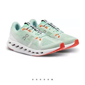 Women’s ONCLOUD On Surfer running shoes in Creek